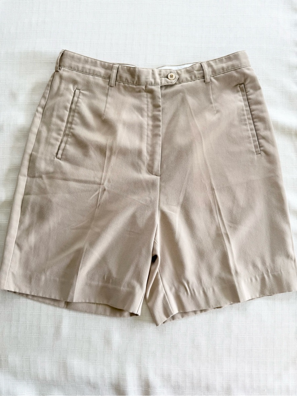 Vintage classic minimalist beige shorts